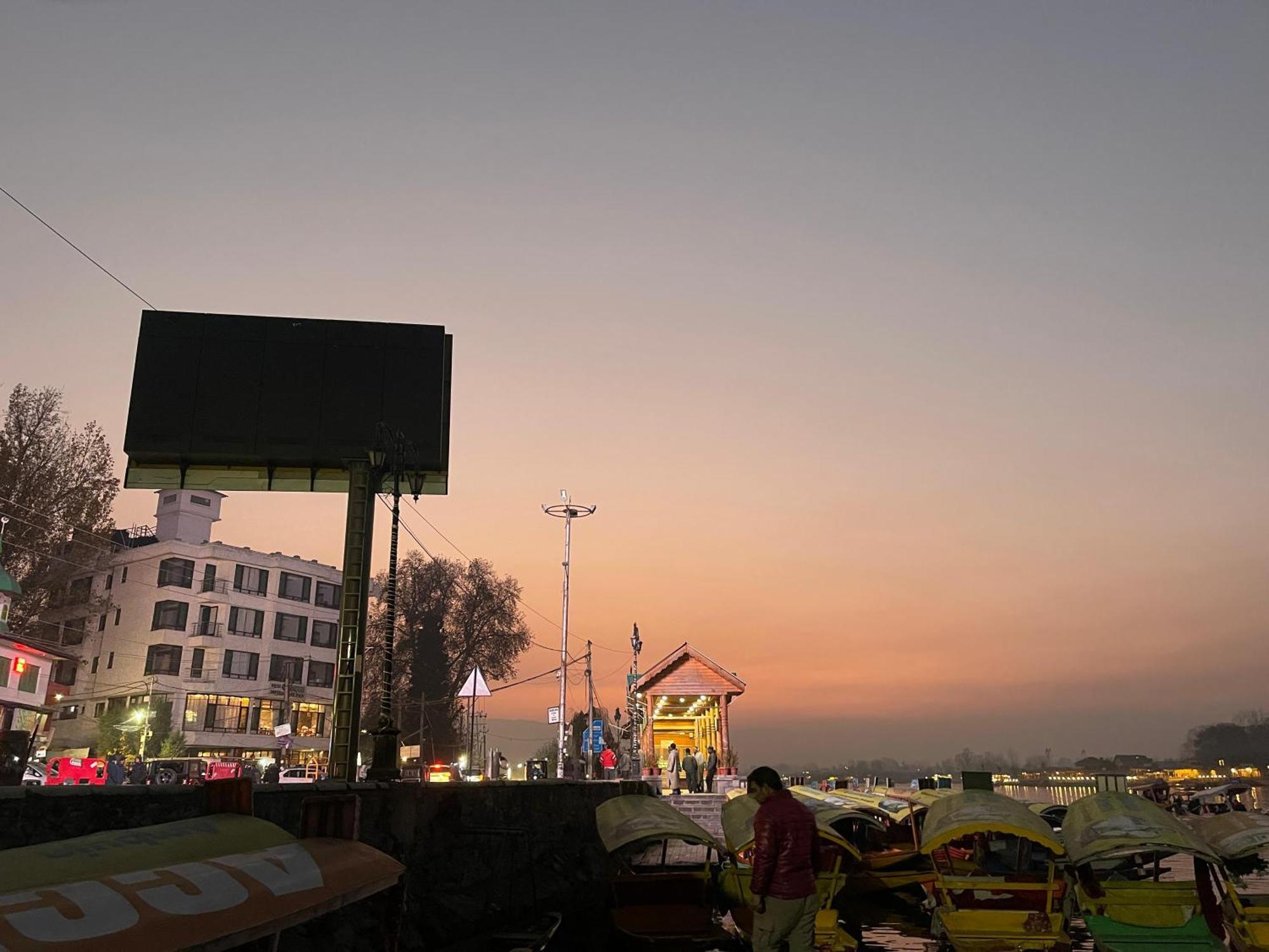 New Manhattan Otel Srīnagar Dış mekan fotoğraf